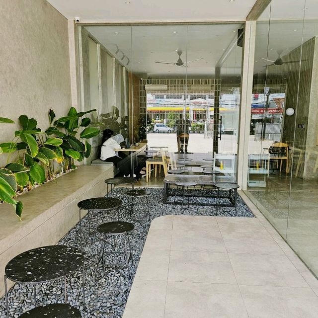 Stylish and Comfortable: Monero Cafe