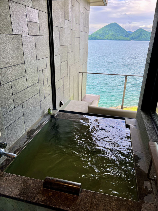 Lake Toya Hot Spring🦢