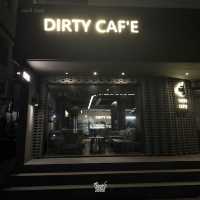 คาเฟ่สุดเท่ที่คุมโทนด้วยสีดำทั้งร้านย่านลาดกระบัง