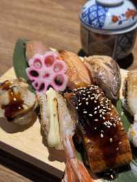 誰能拒絕那麼好吃的壽司定食和刺身@東京街