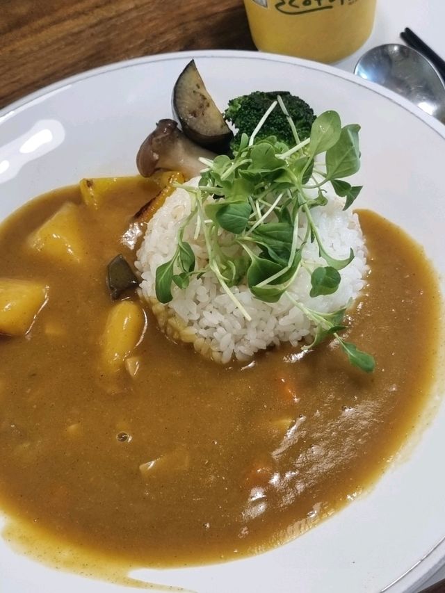 수영구 광안리쪽 에코토피아 채식 식당, 카레, 브로콜리 덮밥, 인테리어🍴