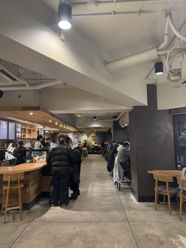 Beautiful Starbucks Coffee Kyoto Sanjo-ohashi Bridge