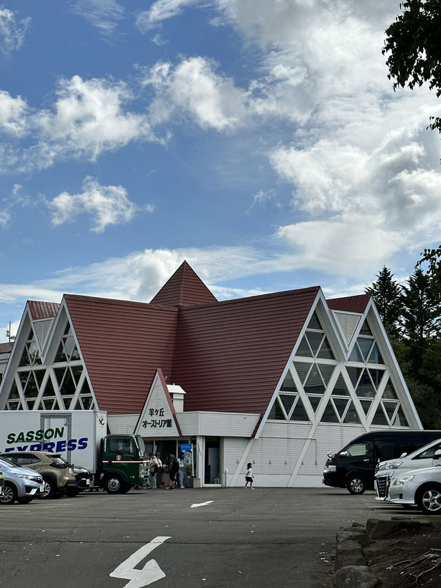 【北海道×3泊4日の旅】  羊ヶ丘展望台にある真っ白なチャペルとお土産館