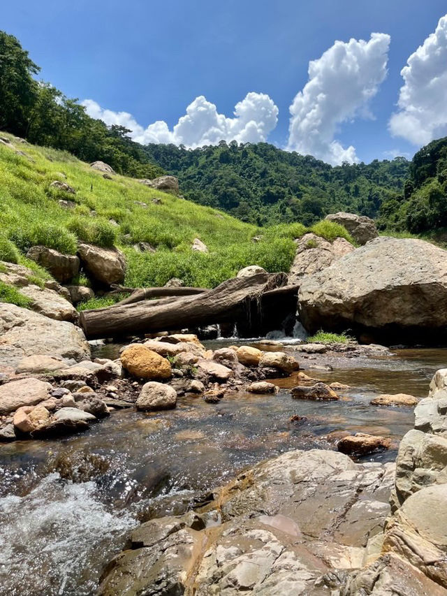 จุดชมวิวธรรมชาติสุดฟิน! ที่เขาช่องลม นครนาย๊กกกก 🌄