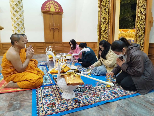เจ้าภาพบวชพระ ในงานปิดทองฝังลูกนิมิต สกลนคร