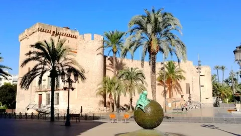 A historic building that is constantly being revitalized — traveler post in Elche