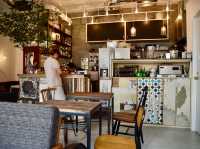 Cafe Wall: A Cozy Lunch Spot Near Shinjuku Sanchome