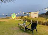 Eureka Beach Cafe Huahin พักผ่อนสุดชิลในรถบ้านริมเ