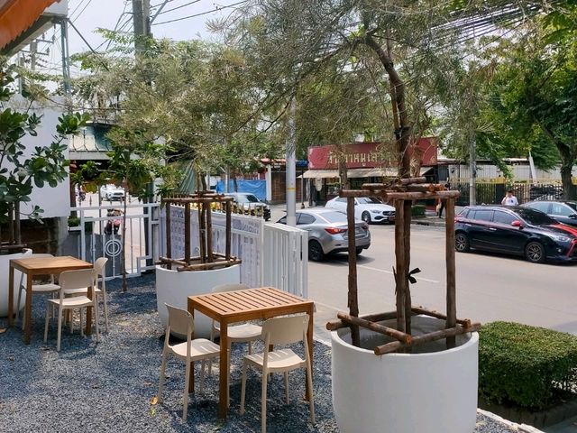 คาเฟ่เปิดใหม่ บรรยากาศดี ลาดพร้าว 71