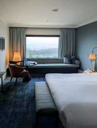 The InterContinental Sydney, a nice hotel with excellent service and breathtaking views.