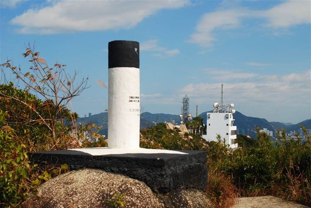 The Funny Rocks of Ling Kok Shan