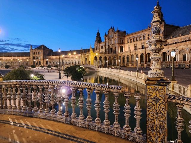 [🇪🇸セビージャ] セビージャのスペイン広場で魅力的な夕暮れのひとときを