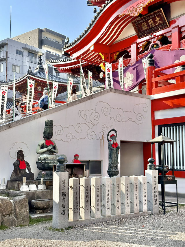 🇯🇵名古屋櫻花配上紅紅的寺廟🌸