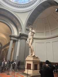 「🎨フィレンツェの名作が集結！アカデミア美術館の魅力と旅行のポイント🗿✨」