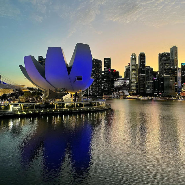 Merlion Park: Singapore’s Iconic Symbol of Heritage & Modernity