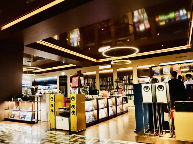 首爾人週末都衝這裡！汝矣島IFC Mall 必逛 