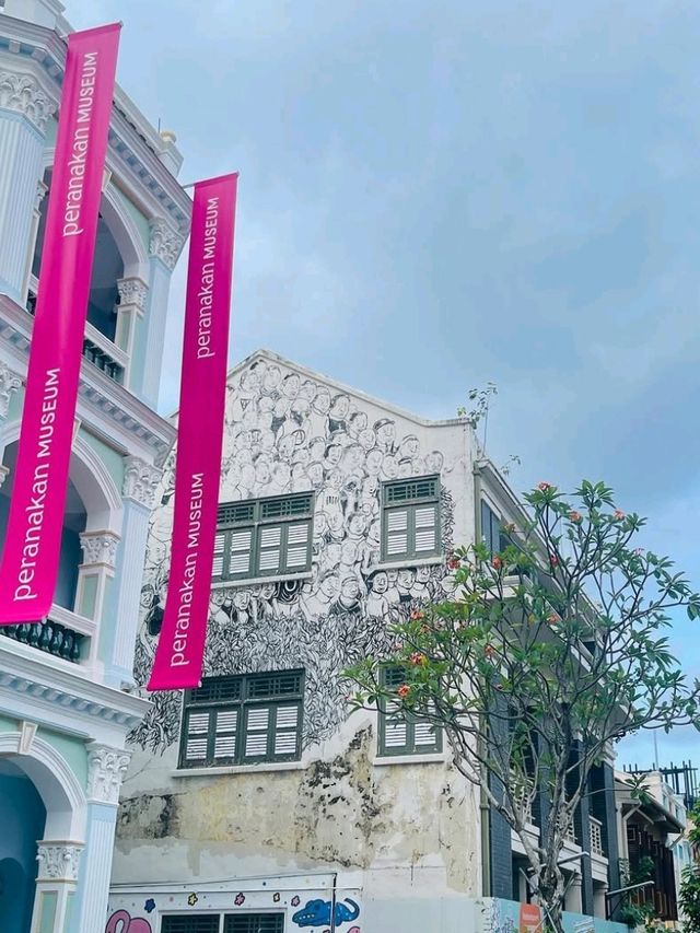 🌺 A Journey Through Color & Culture – Peranakan Museum Singapore 
