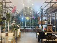 ดาหลา คาเฟ่ แอนด์ รีสอร์ท – คาเฟ่กลางสวนยาง 