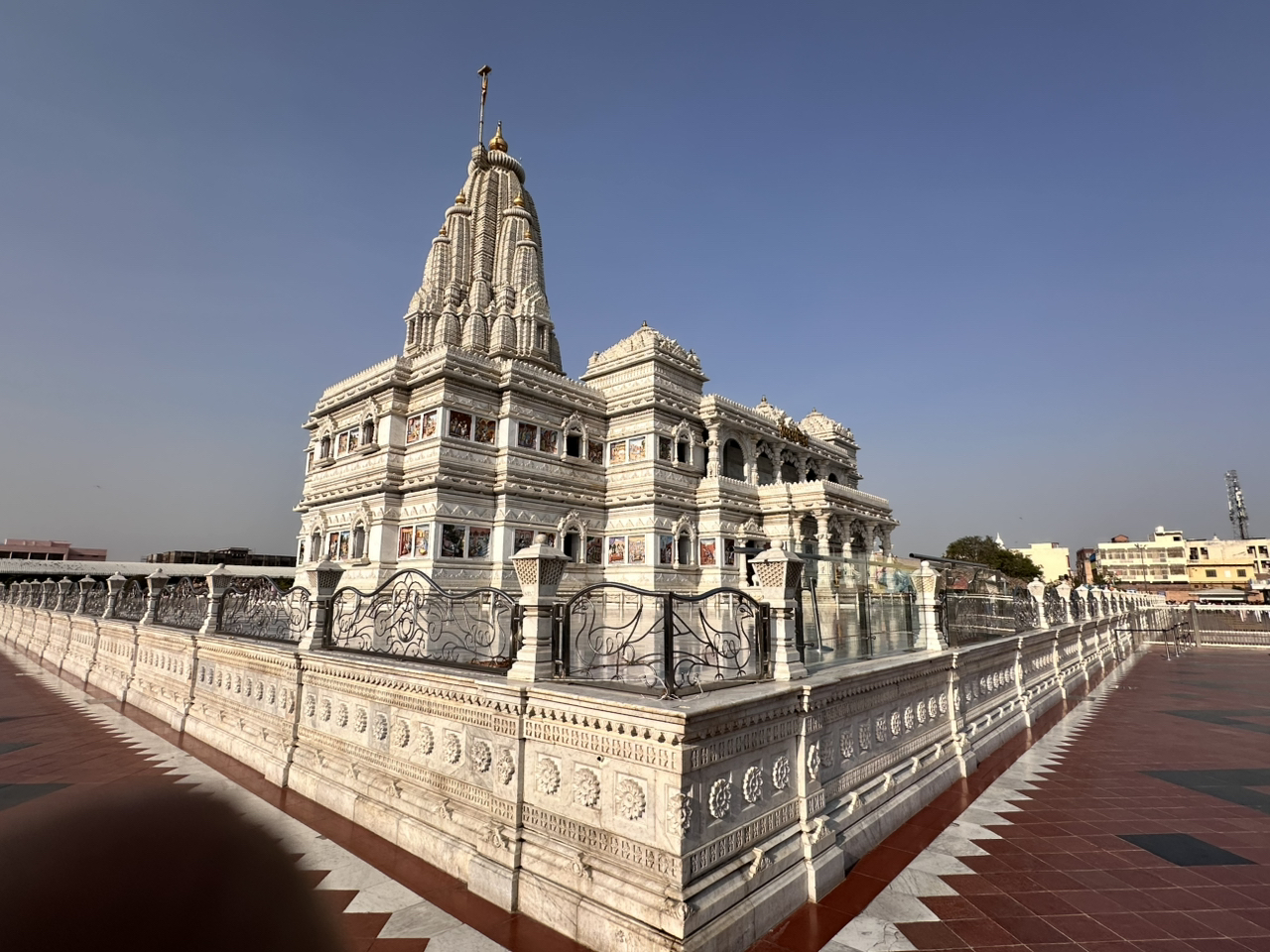 溫達文 Prem Mandir 的夜晚氛圍