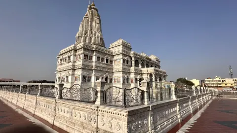 Evening vibes at Prem Mandir, Vrindavan — traveler post in Vrindavan