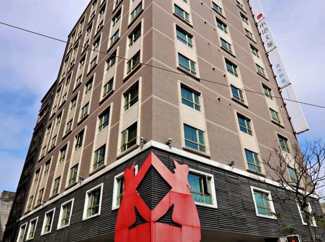 走進「承億文旅淡水吹風」，彷彿踏入一本靜靜翻閱的詩集。