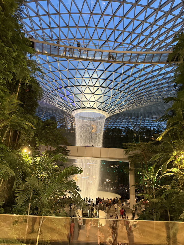 【空港とは思えない絶景！ジュエル・チャンギで旅の始まりと終わりをもっとドラマチックに】