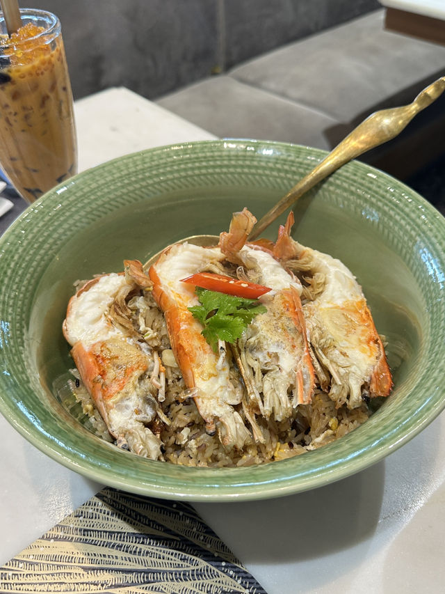 ลูกไก่ทอง Lukkaithong Emquartier 📍