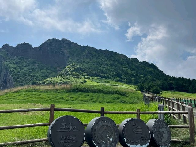 Seongsan Ilchulbong – Chasing the Sunrise at Jeju’s Crown Jewel