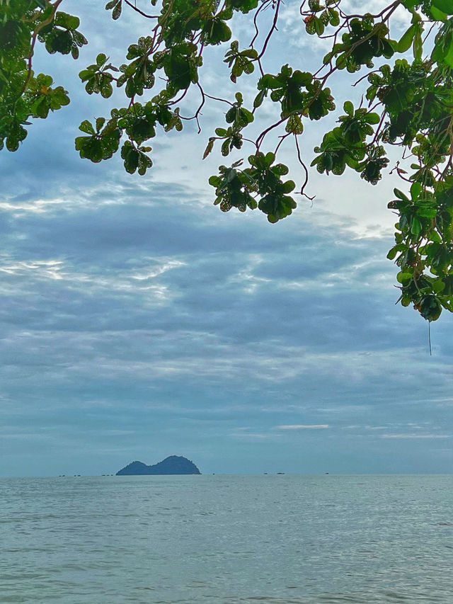 Where Seafood Meets Sunset: Coastal Charm at Hai Boey Seafood 