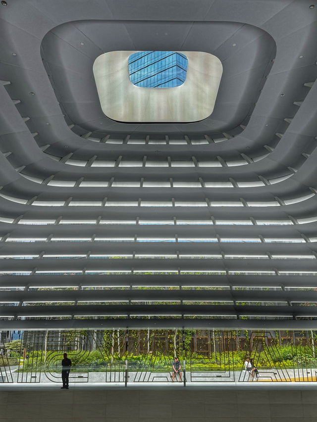 A Shiny First Bite: Malaysia’s First Apple Store Experience 🍏🇲🇾