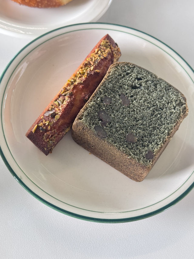 광주 송산유원지 뷰 대형카페 ,on a break