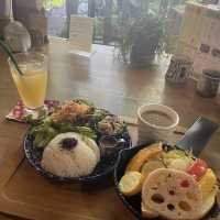 【埼玉/上尾🇯🇵】気の温もり溢れるカフェ🌳KOMIBOU