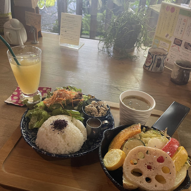 【埼玉/上尾🇯🇵】気の温もり溢れるカフェ🌳KOMIBOU