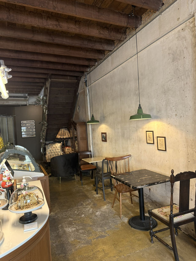  Pewter Tag Patisserie คาเฟ่สุดคลาสสิกสไตล์ยุโรป