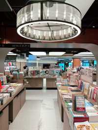 “Discover Eslite Spectrum at The Starhill KL: A Visual Wonderland”