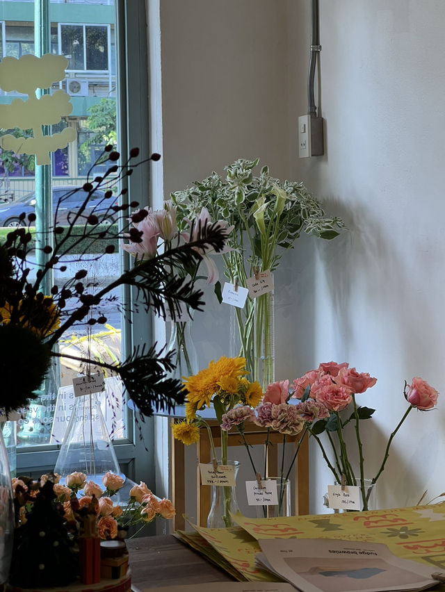 ☕️ Flowers in the Mist Cafe (ปากคลองตลาด)