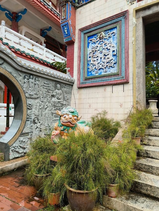 A Temple Escape Without Breaking the Bank