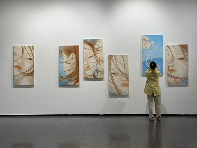 Modern arts amidst restless nightlife
