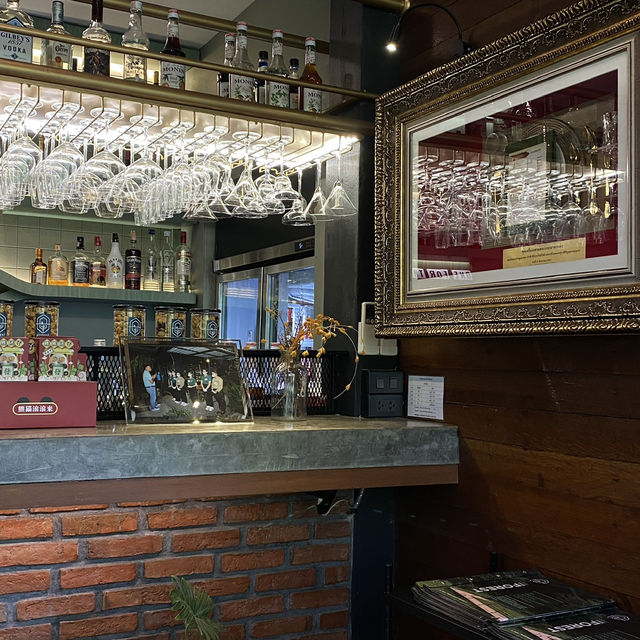 ‘Into the Forest Café’ 