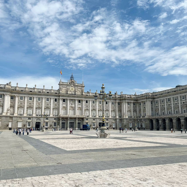 Regal Grandeur: Stepping into the Splendor of Royal Palace of Madrid 🇪🇸