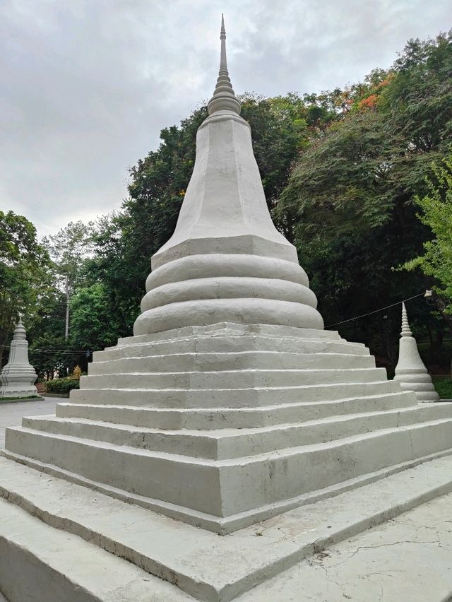 Wat Phnom: A Cultural Landmark on Phnom Penh’s Hilltop