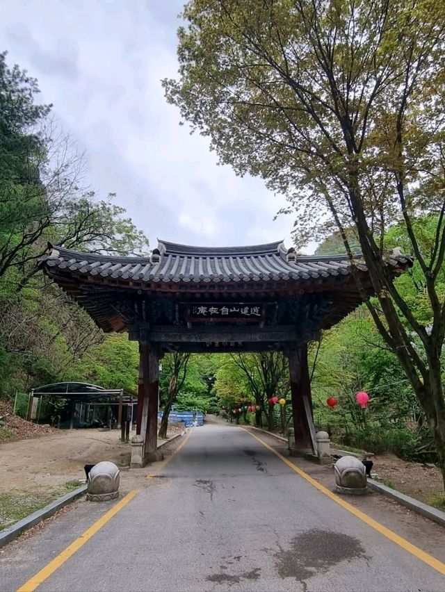 Temple Trails and Peaceful Peaks