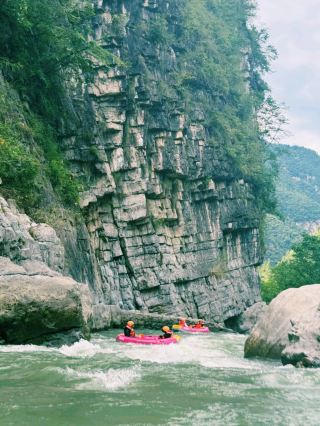 湖北宜昌九畹溪漂流遊玩攻略，夏日限定必去