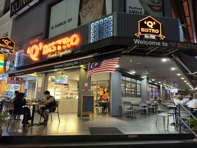 🌙 Late Night Fix in Bangsar: Rendang & Teh Tarik at Q Bistro 🍛