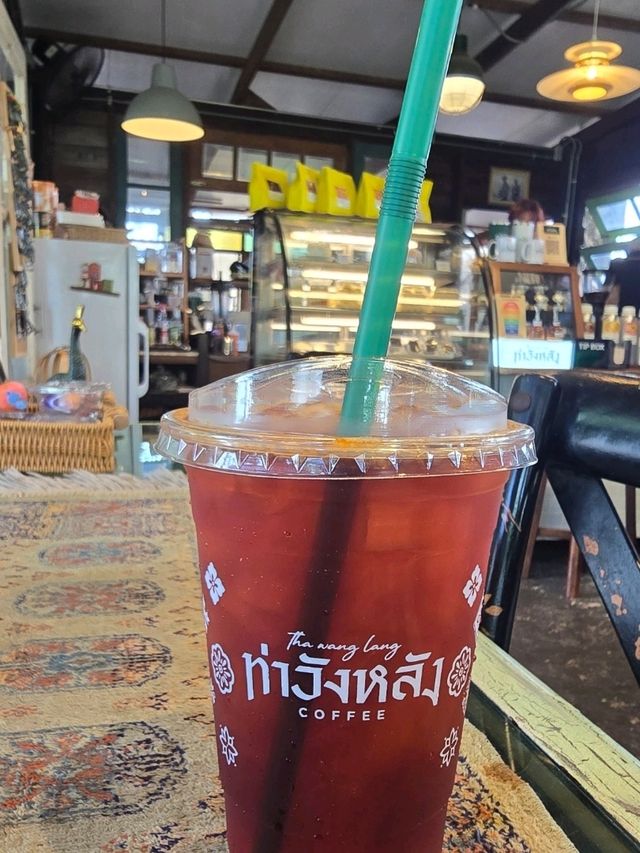 กาแฟท่าวังหลัง ร้านสวย แนวไม้โบราณ เหมาะมานั่งชิว