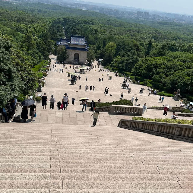 ⛰️ Nanjing Zhongshan Scenic Area – More Than Just 392 Steps 