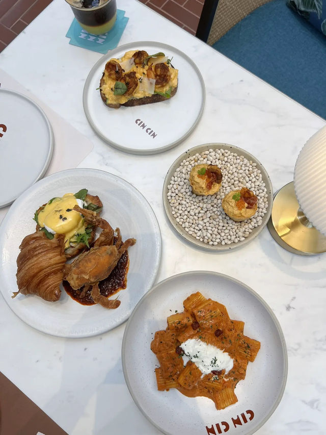 🥐✨ 𝗖𝗜𝗡𝗖𝗜𝗡 – Brunch | Dinner & Wine ✨🍷