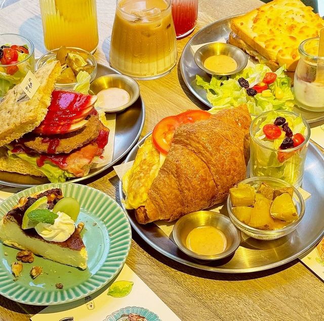 Xiao Chui’s Flying Cafe