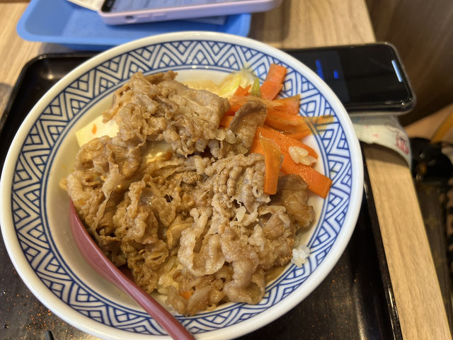 🍚 Post-Castle Comfort – Quick & Tasty Stop at Yoshinoya Nihonmatsu