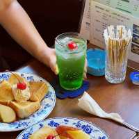 TEA ROOM CAMEL